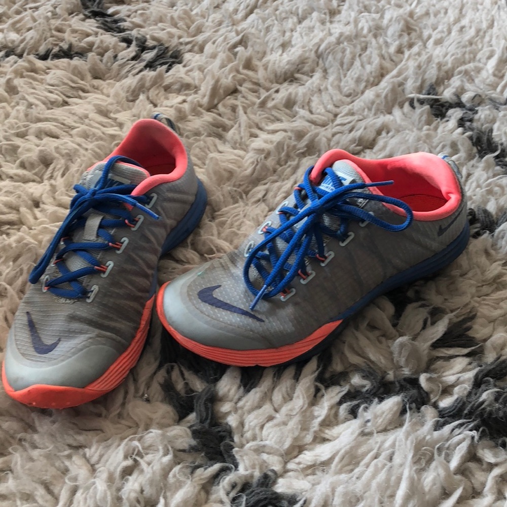 Nike tennis shoes
